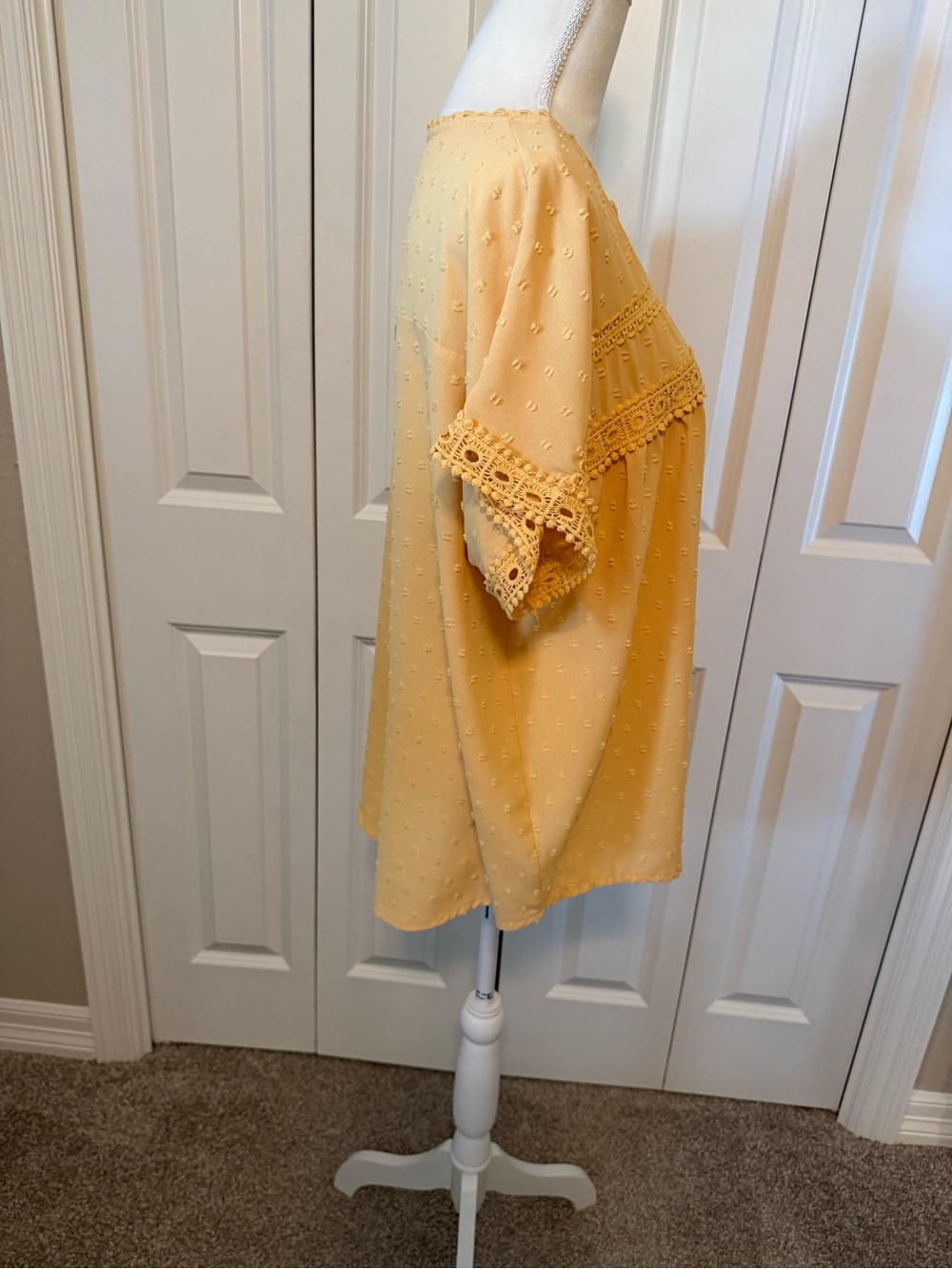 Women's Yellow Crochet Yoke Short Sleeve Blouse Size Large GUC - Picture 8 of 16